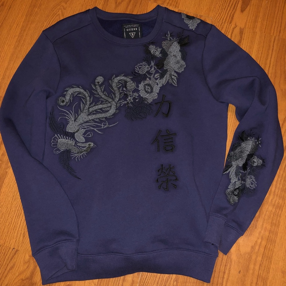 Gues embroidered sweater.